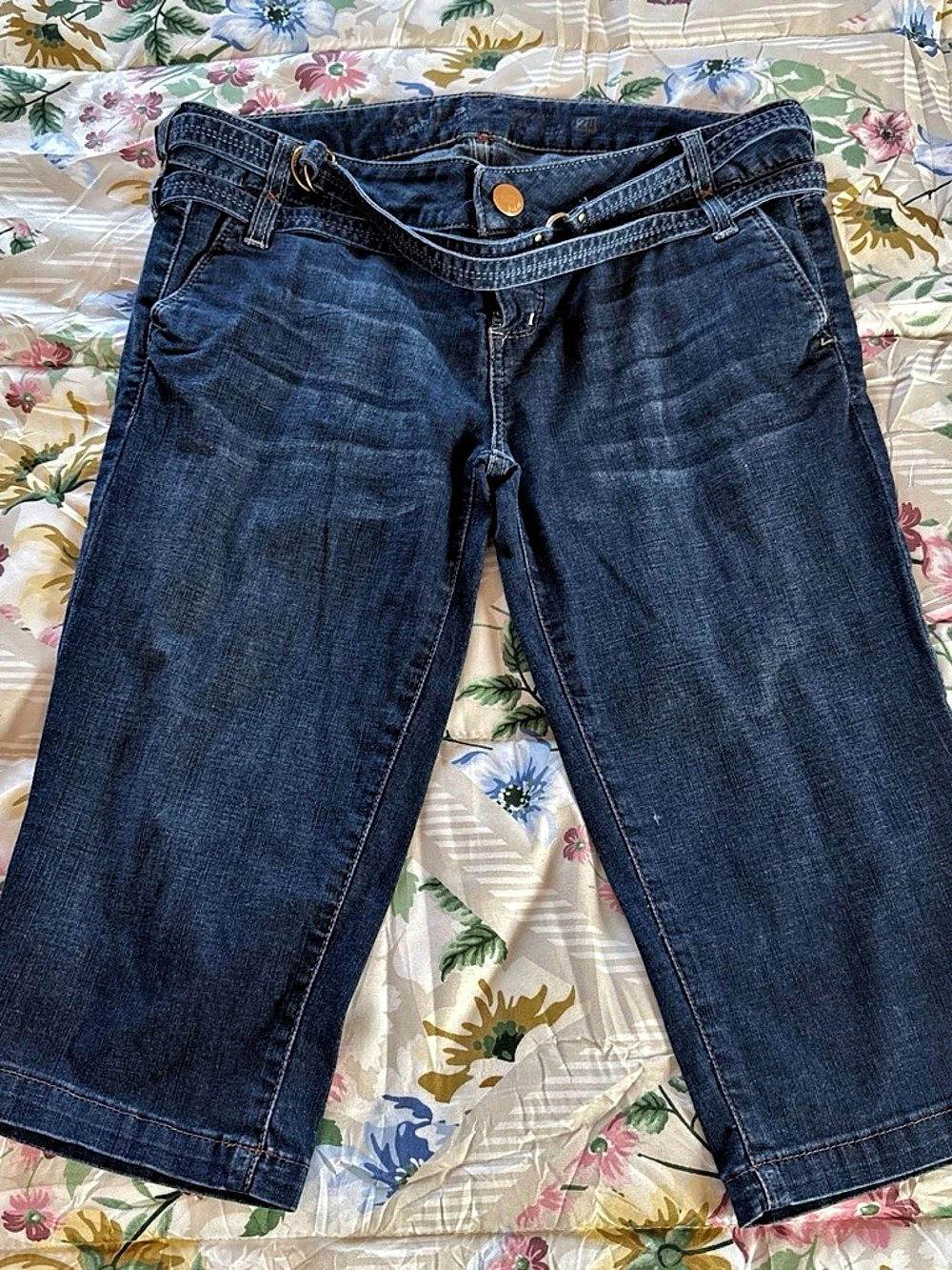 GUESS Women's Denim Capri Jeans Size 8
